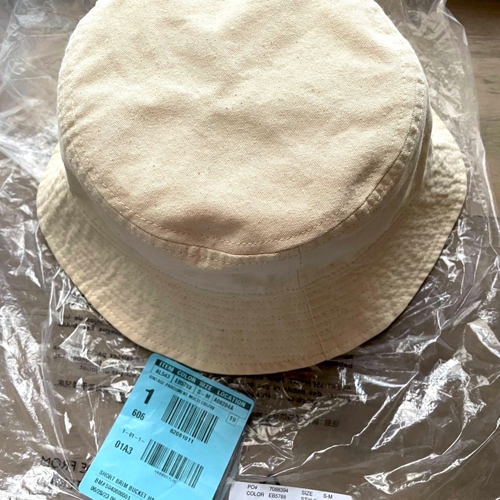 New Madewell  Women’s Short Brim Bucket Hat, Size S/M, Neutral Ivory Color